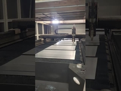 Productie van palletrekken voor zware staalvervoer voor ruimtebesparing en gemakkelijke reconfiguratie